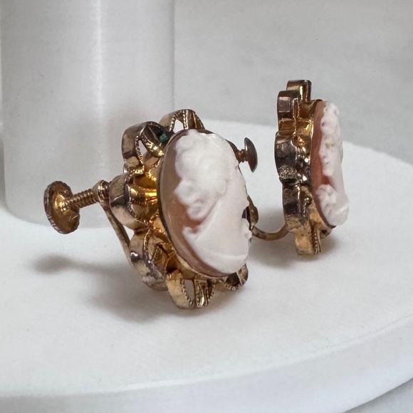 Vintage 12K Gold Filled GF Carved Shell Cameo Screw-back Earrings 4.72 Gram - Picture 4 of 11
